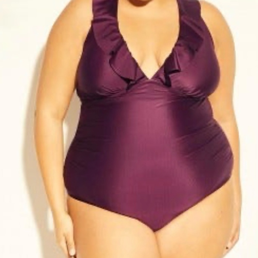 STUNNING SWIMSUIT & BEACH WRAP - Picture 10 of 11
